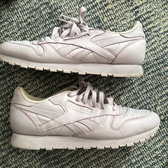 Lightly-worn Reebok - Picture 2 of 4
